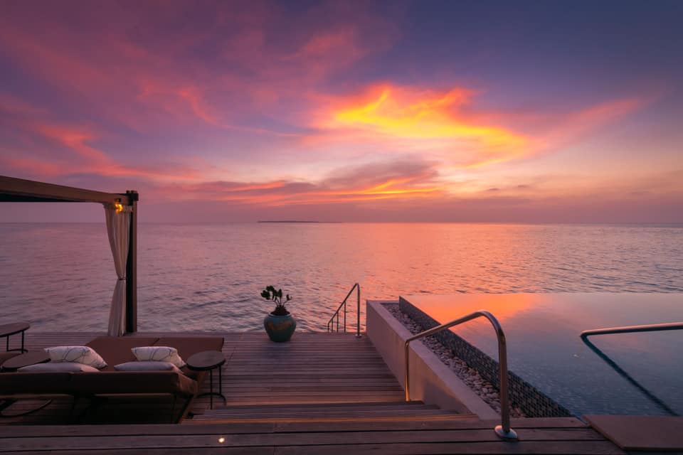 馬爾地夫維拉私人島度假村日落豪華水上泳池別墅