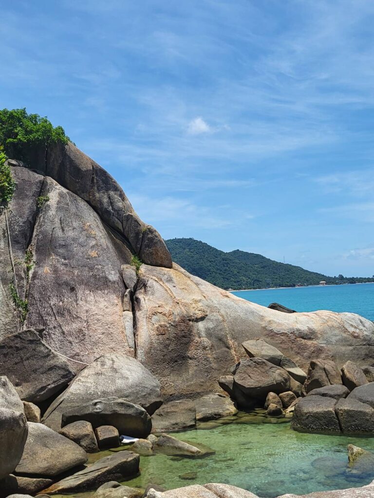 蘇梅島阿公石阿媽石與旁邊的Rockbar