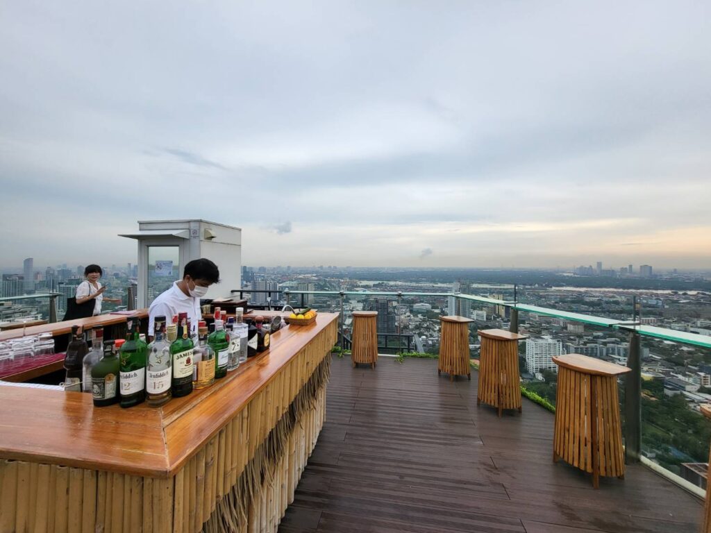 曼谷Tichuca Rooftop Bar巨樹水母高空酒吧