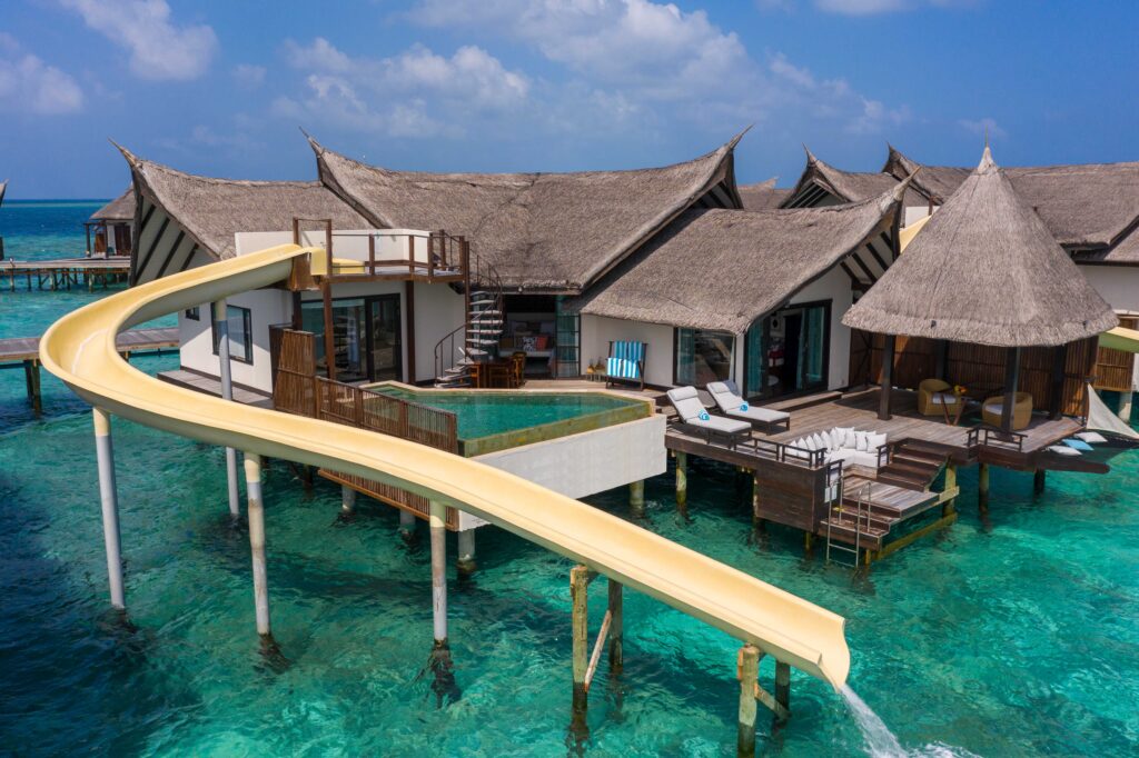 馬爾地夫滑水道度假村,水上屋泳池別墅+海上溜滑梯 整個海洋都是你的海上樂園