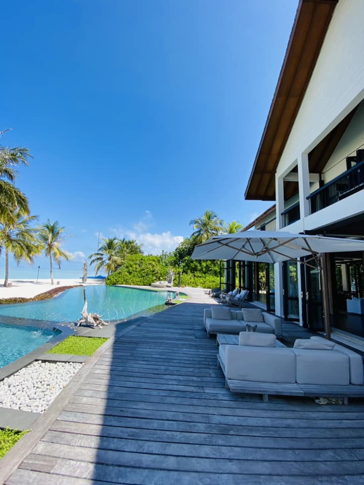博海實際登島拍攝的 Voavah Beach House 泳池與海景露台