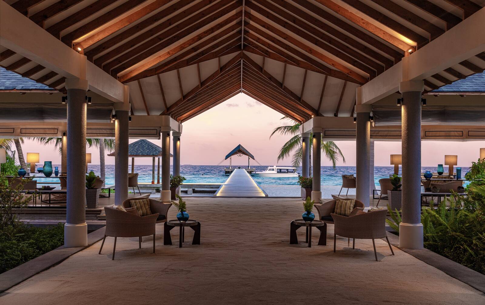 NH Collection Maldives Havodda 大廳與海景