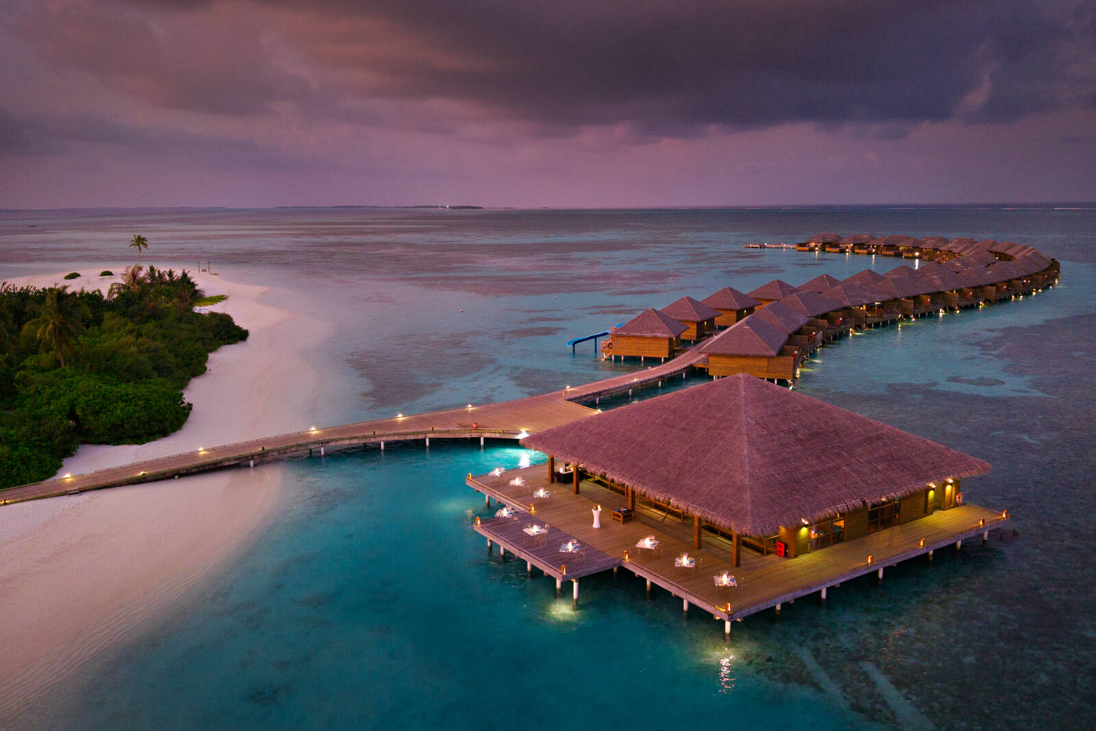 Cocoon Maldives Manta Restaurant 水上餐廳