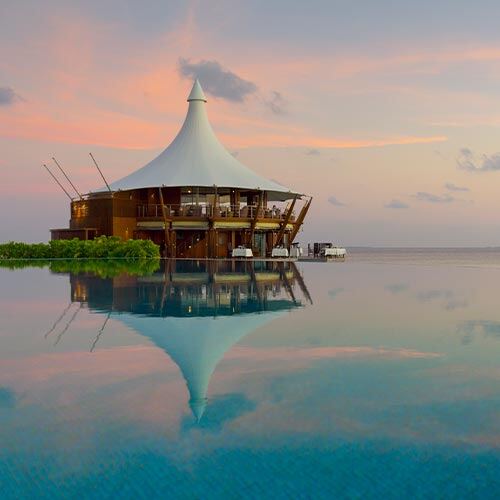 Baros Lighthouse Restaurant 海上餐廳