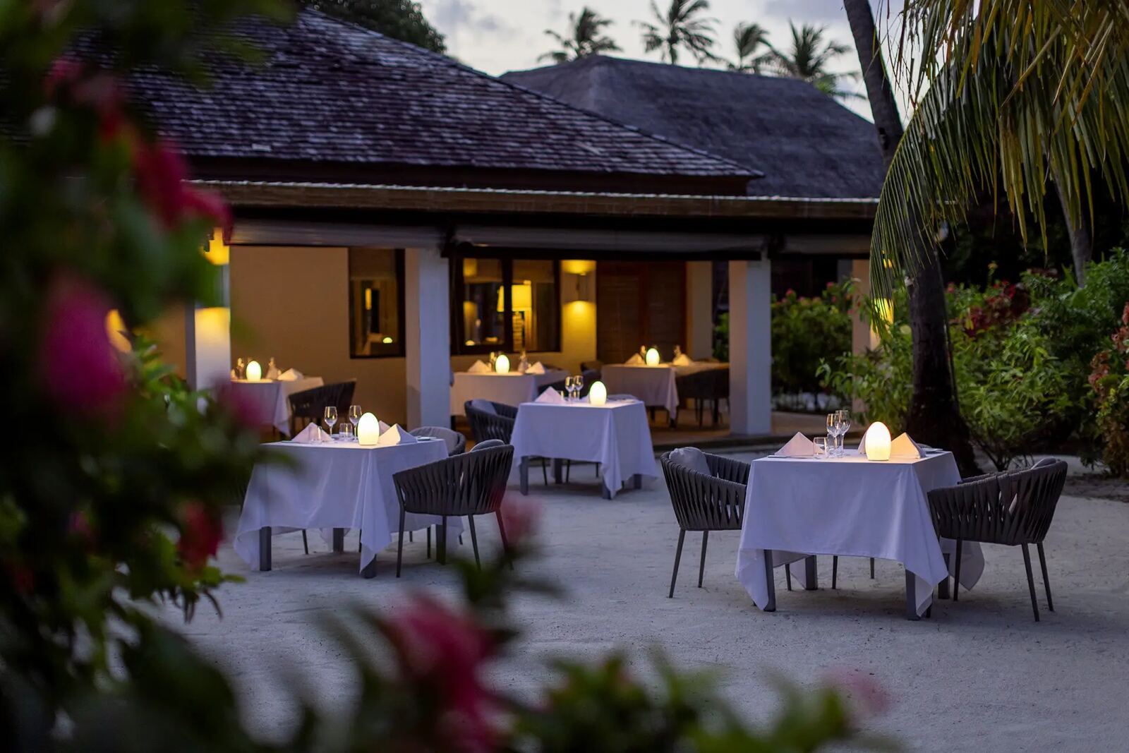 NIVA Velassaru Etesian 餐廳庭院