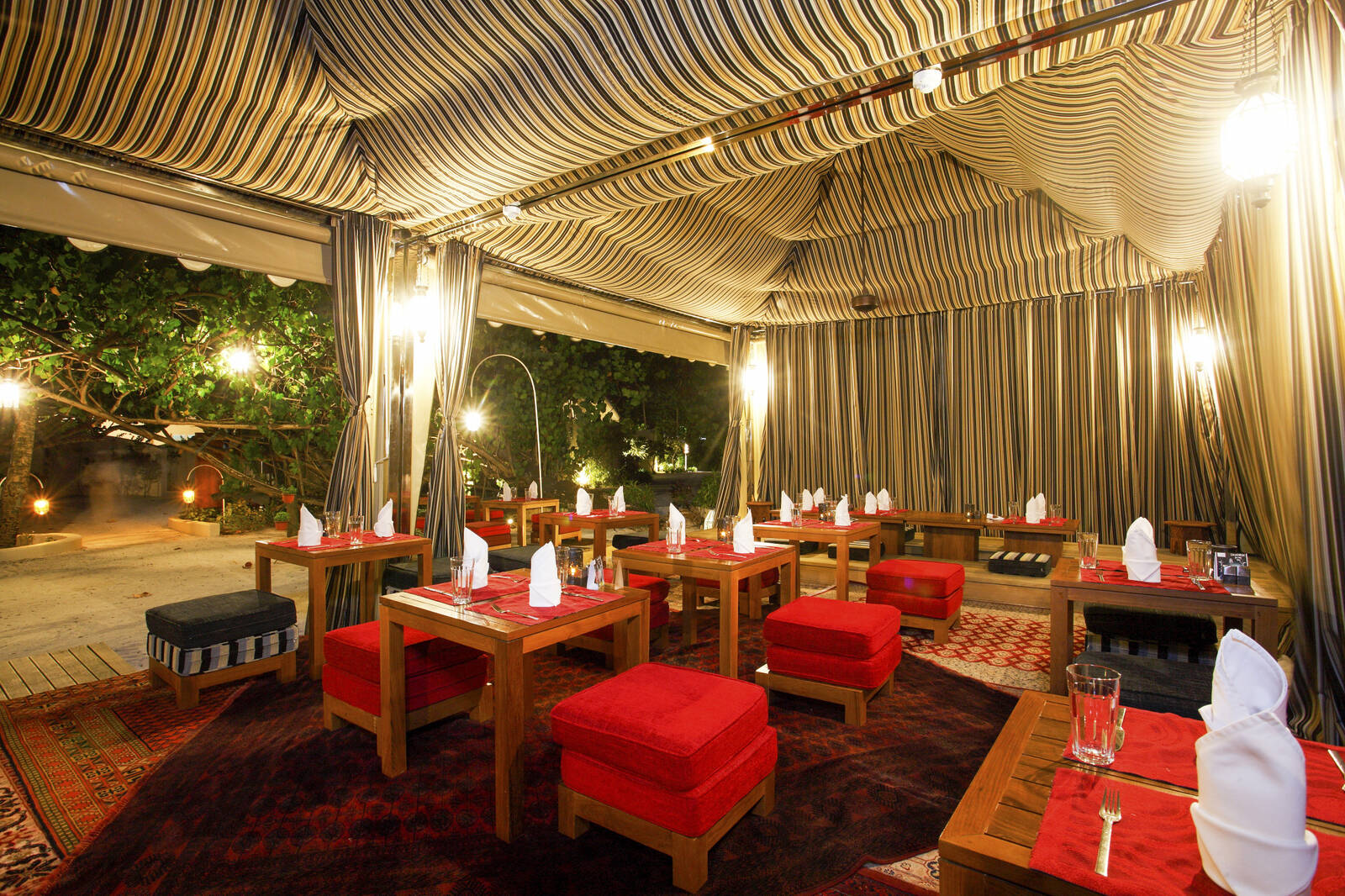 Centara Ras Fushi Al Khaimah 帳篷式中東餐廳