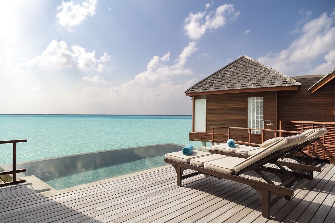 Sunset Over Water Pool Suite 日落海上泳池別墅