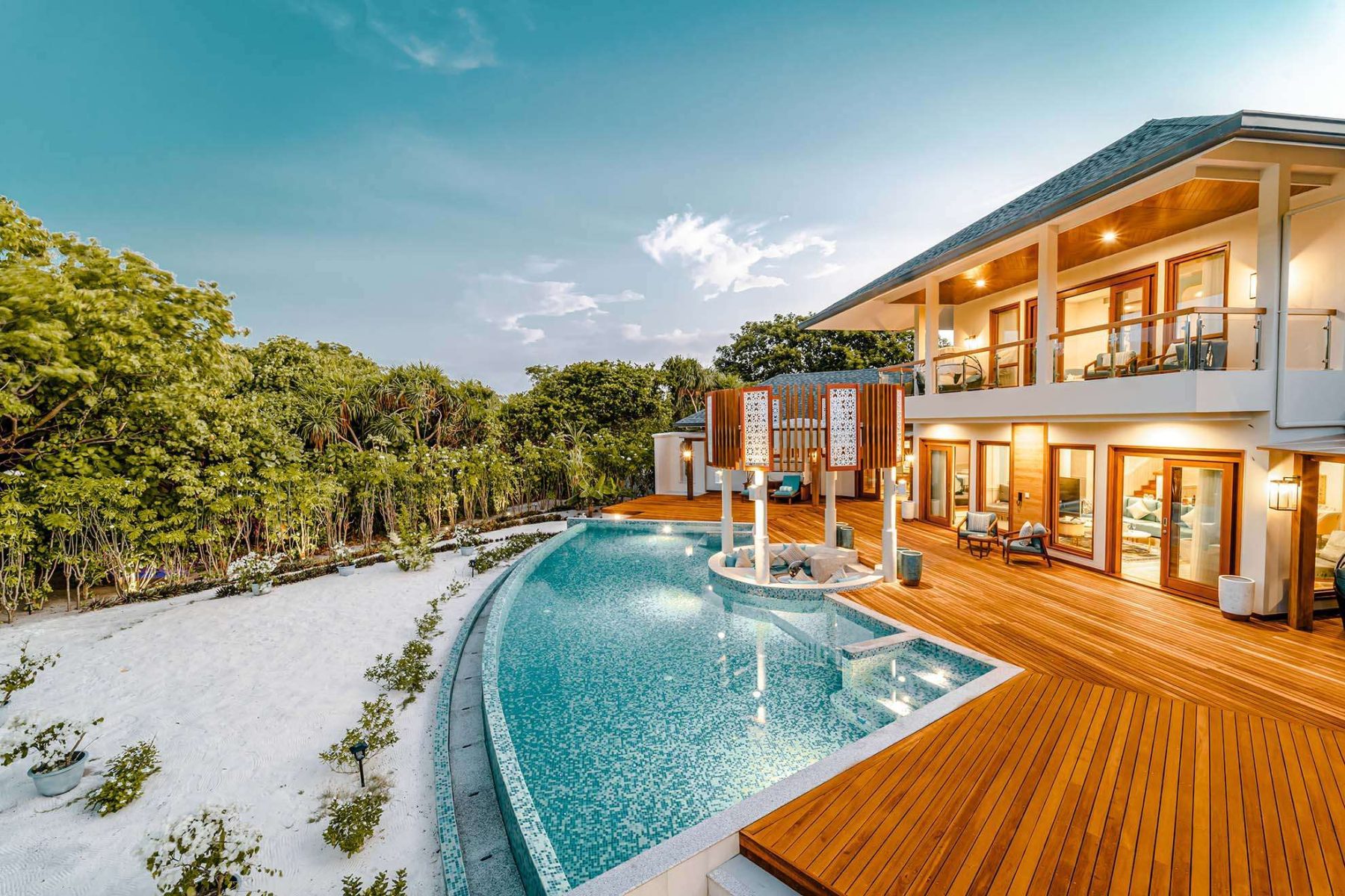 Grand Beach Residence 泳池平台