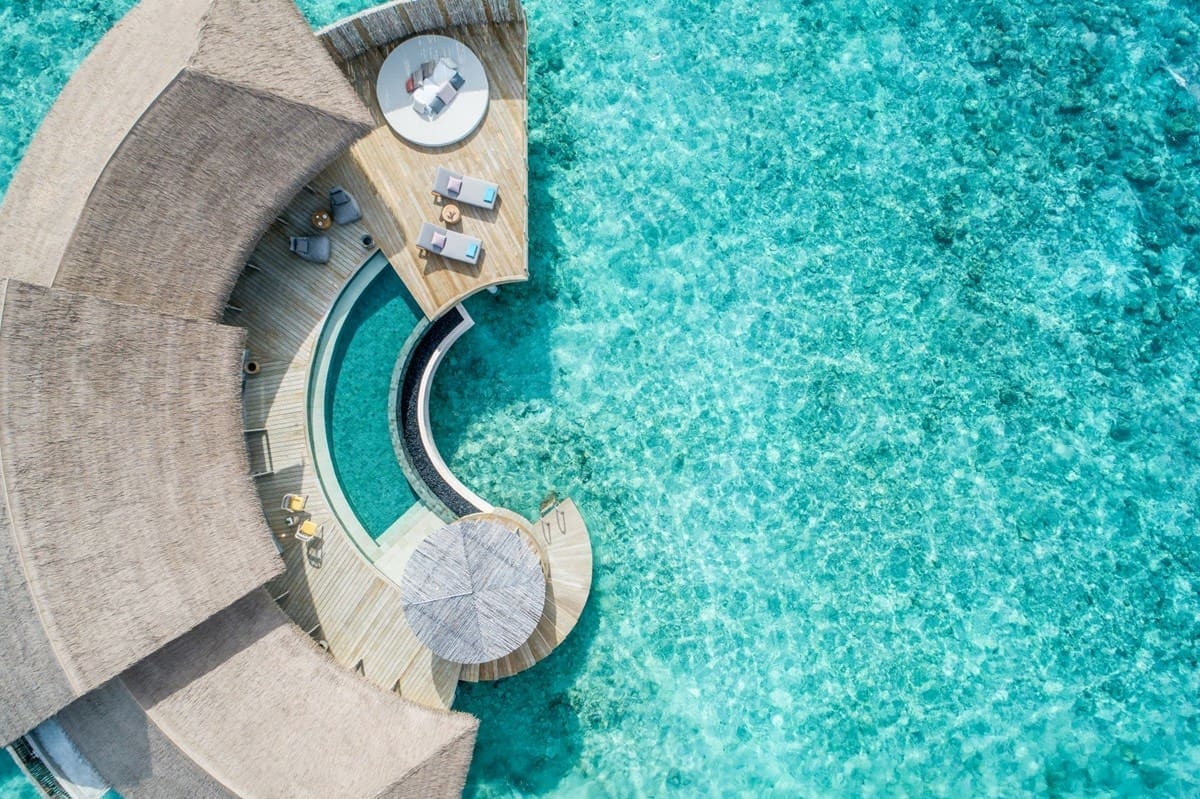 Two-Bedroom Overwater Residence 雙臥室水上宅邸