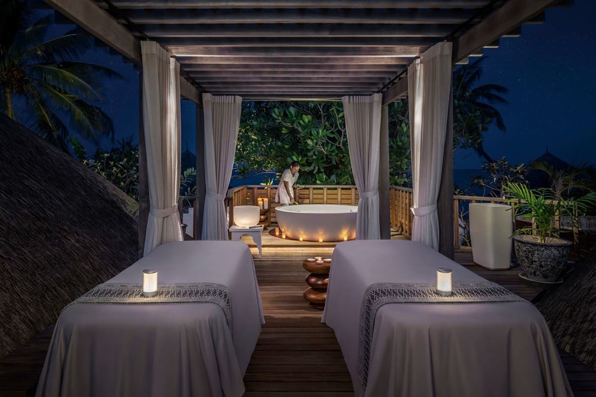 多尼船前往 Spa 島