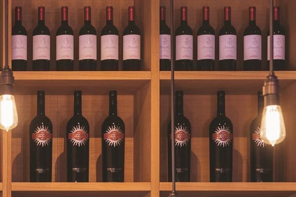 Oak Café & Wine Lounge