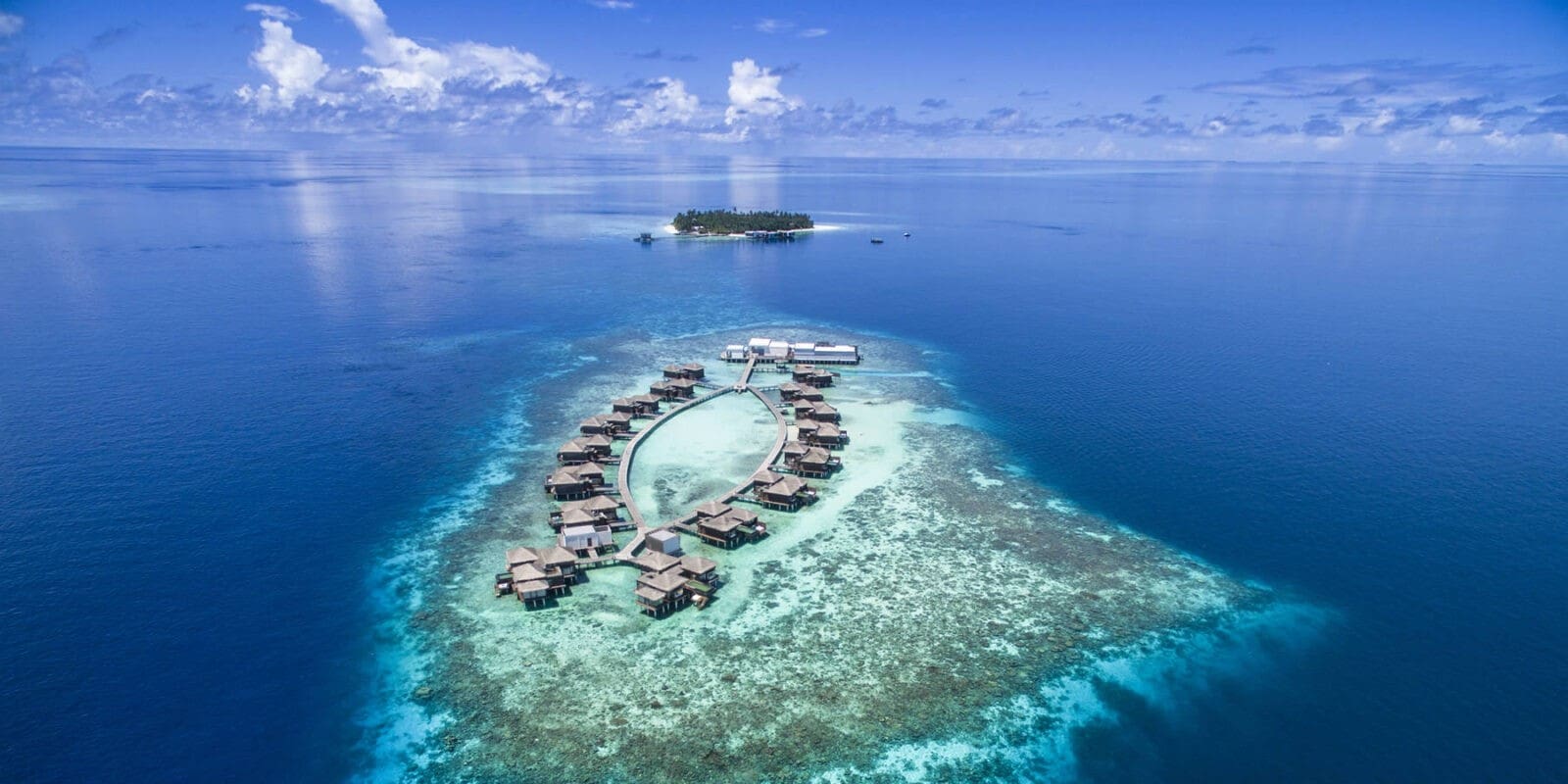度假村與潟湖空拍