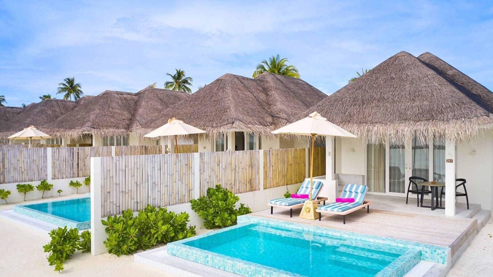 Beach Villa with Pool 沙灘泳池套房