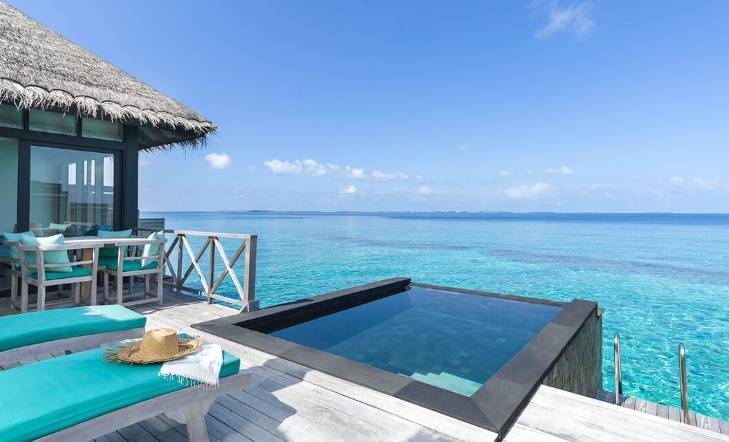 Sunset Pool Water Villa 的無邊際泳池