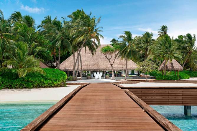 W Maldives 24 小時甜品站與酒吧入口