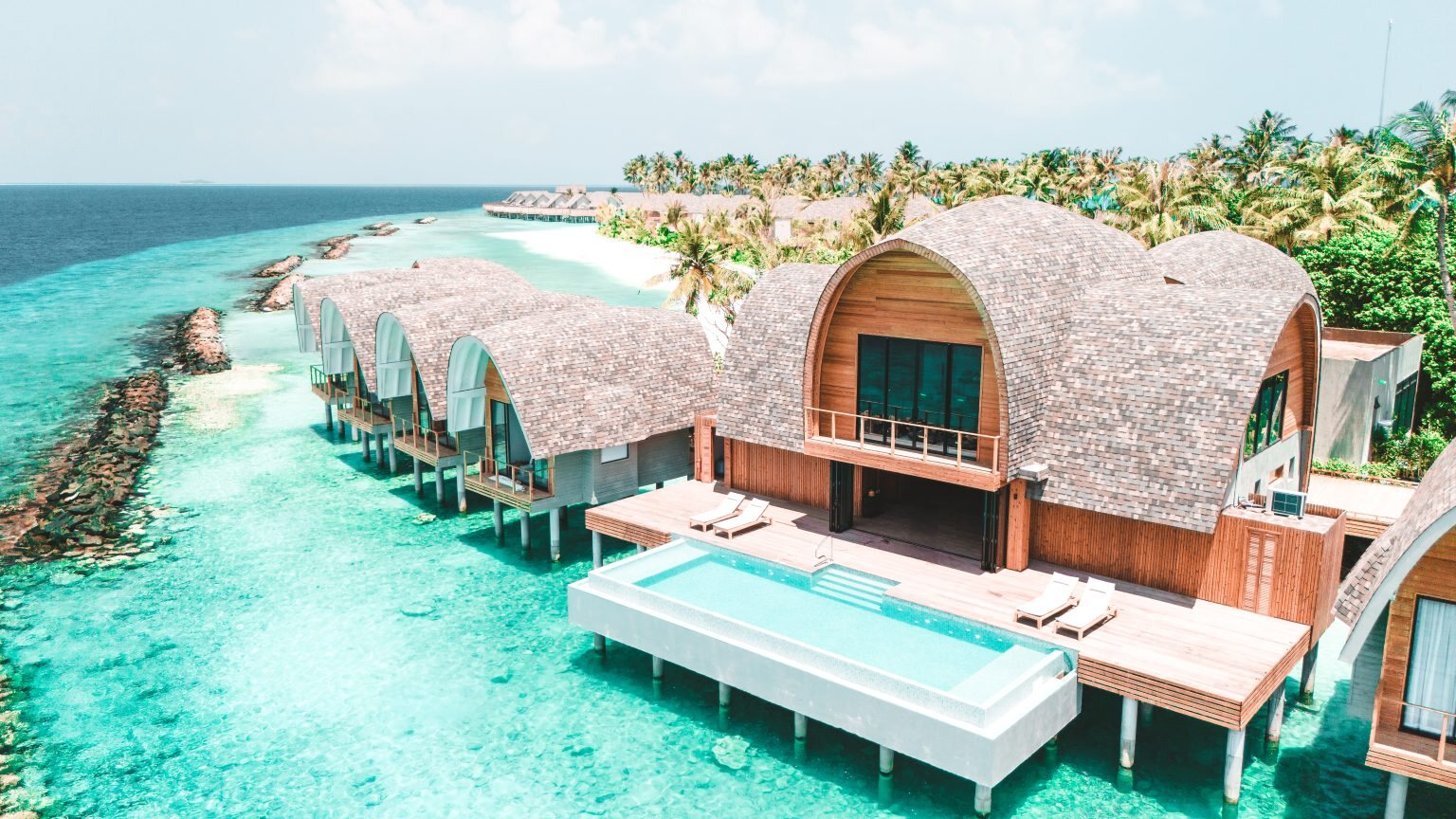 ananea Madivaru Maldives 水上泳池別墅空拍