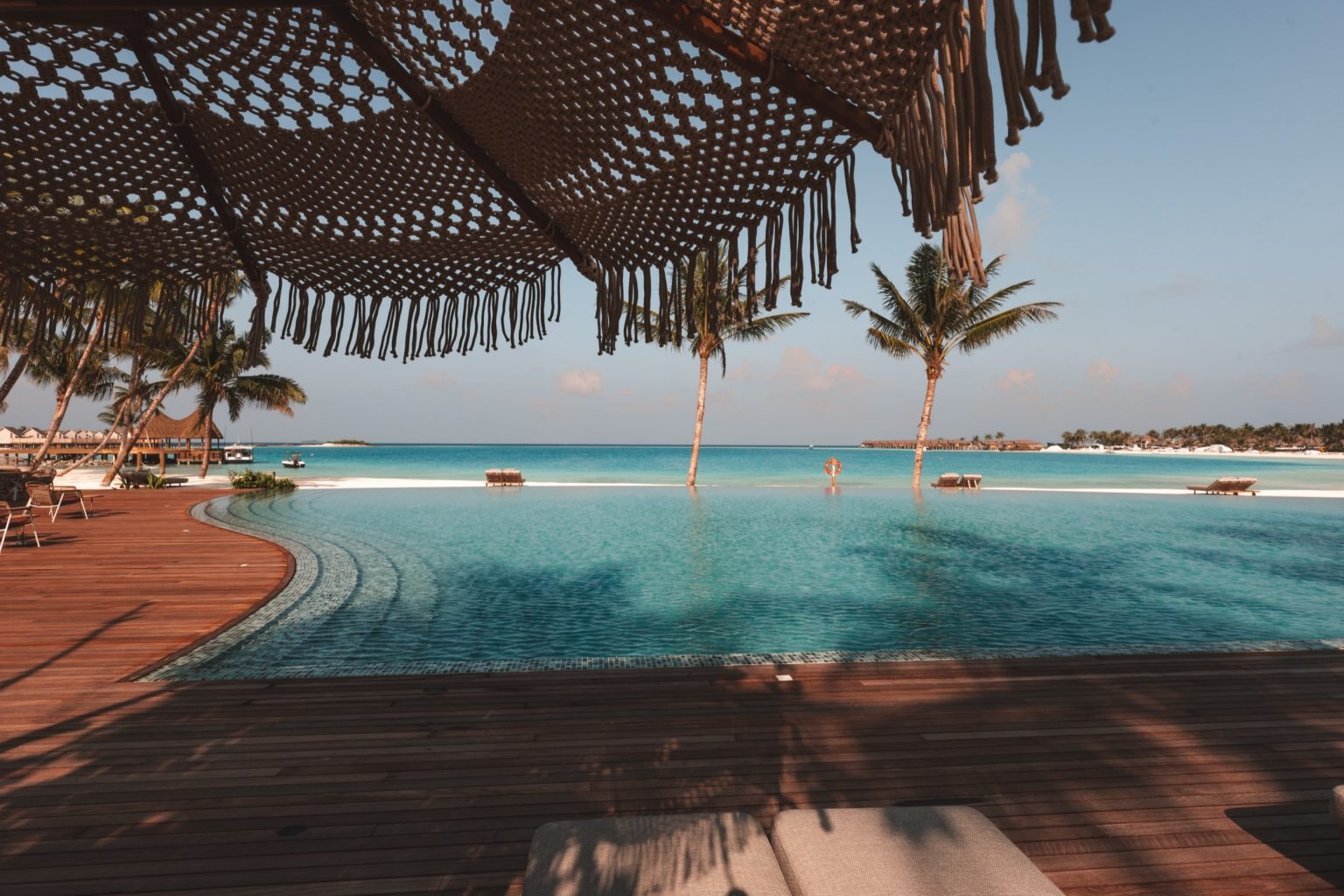 ananea Madivaru Maldives 潟湖與泳池