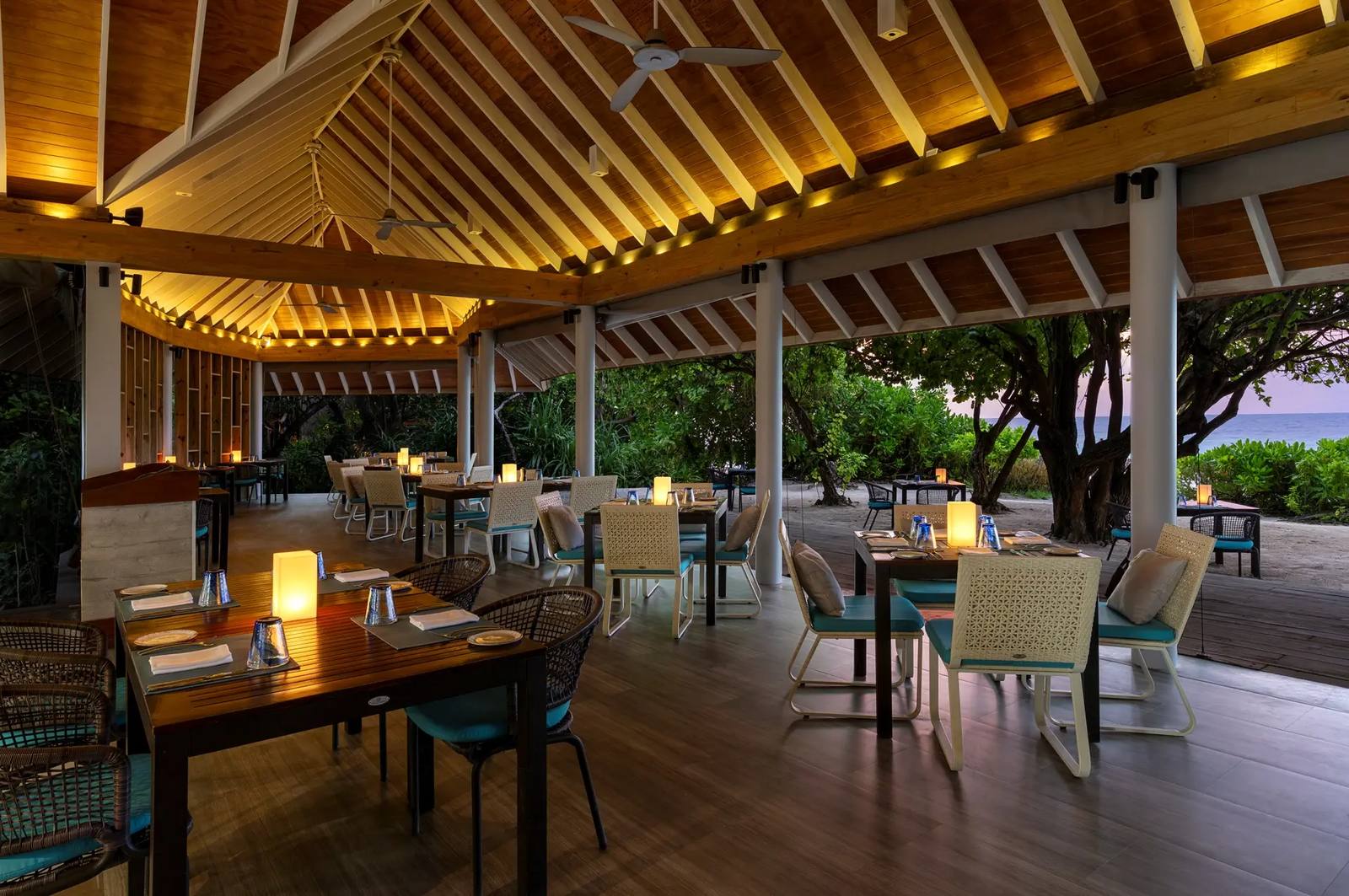NIVA Dhigali Maldives Faru 海濱餐廳