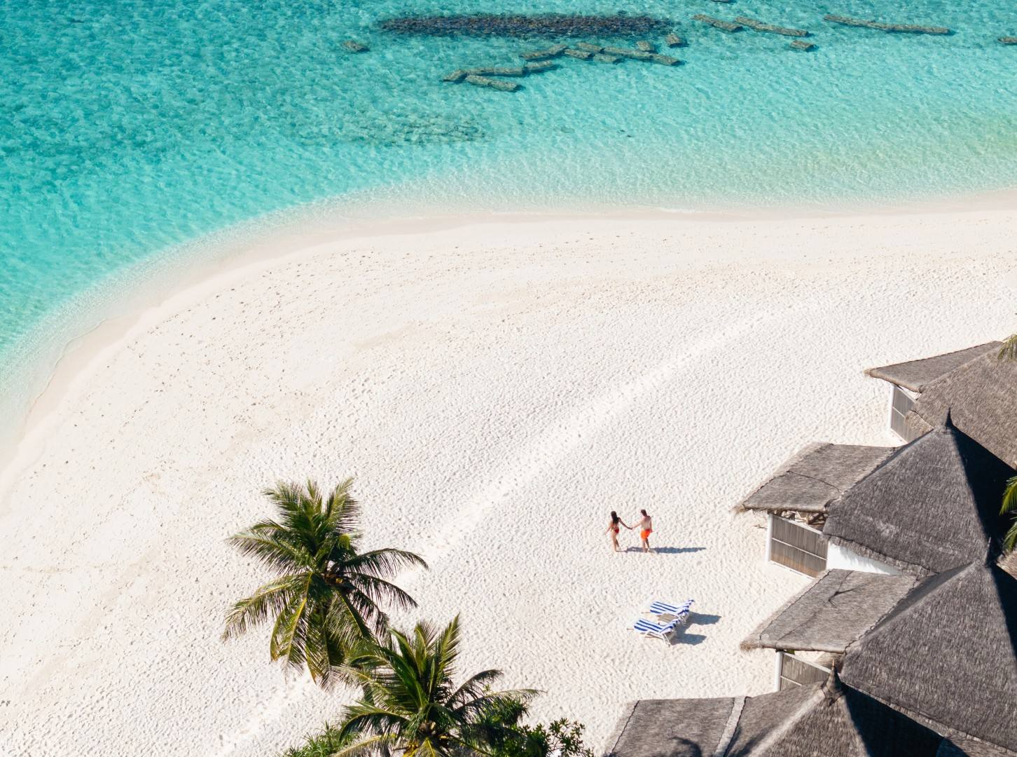 Angaga Island Resort 白沙灘與植被空拍