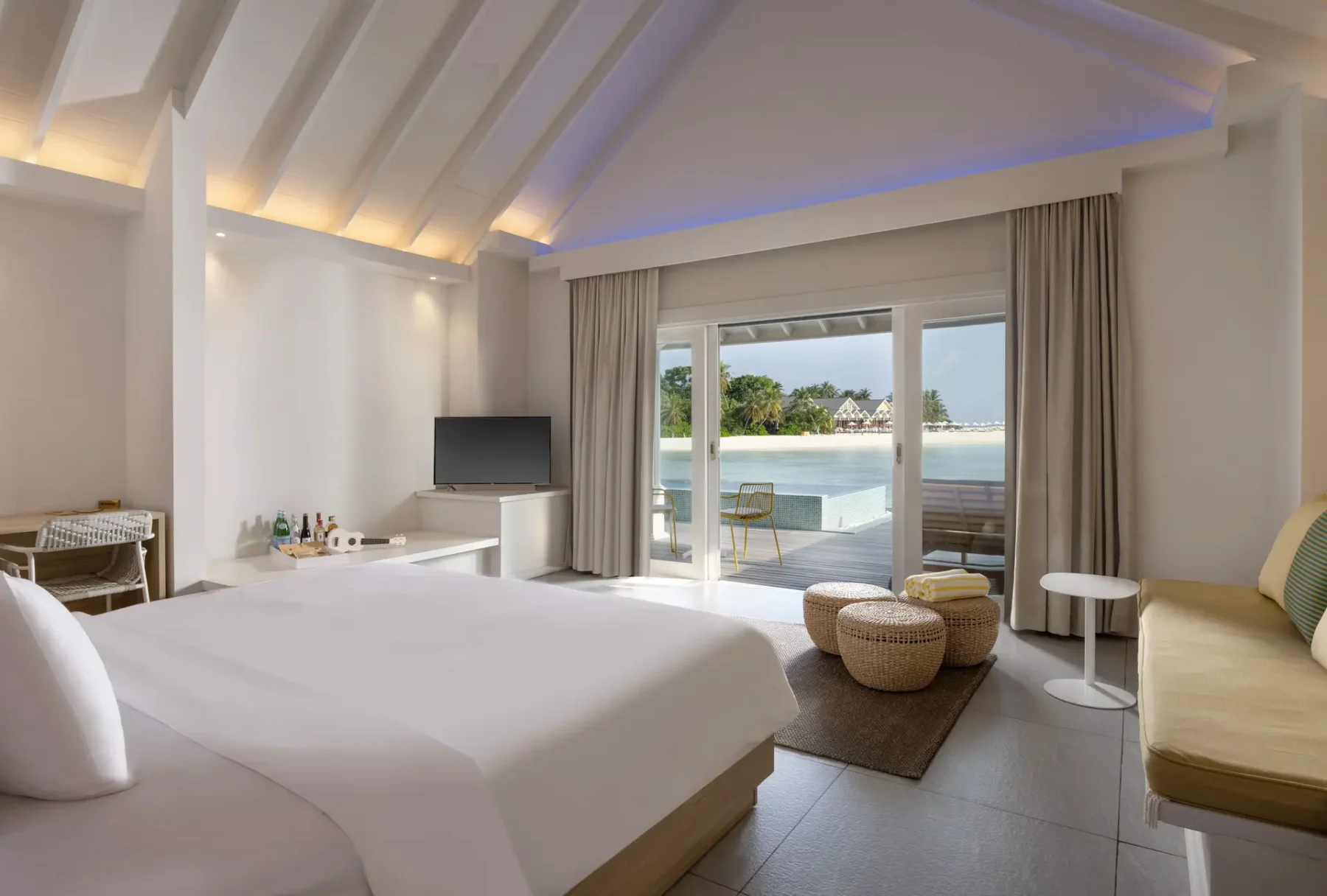 Lagoon Overwater Villa 潟湖水上別墅