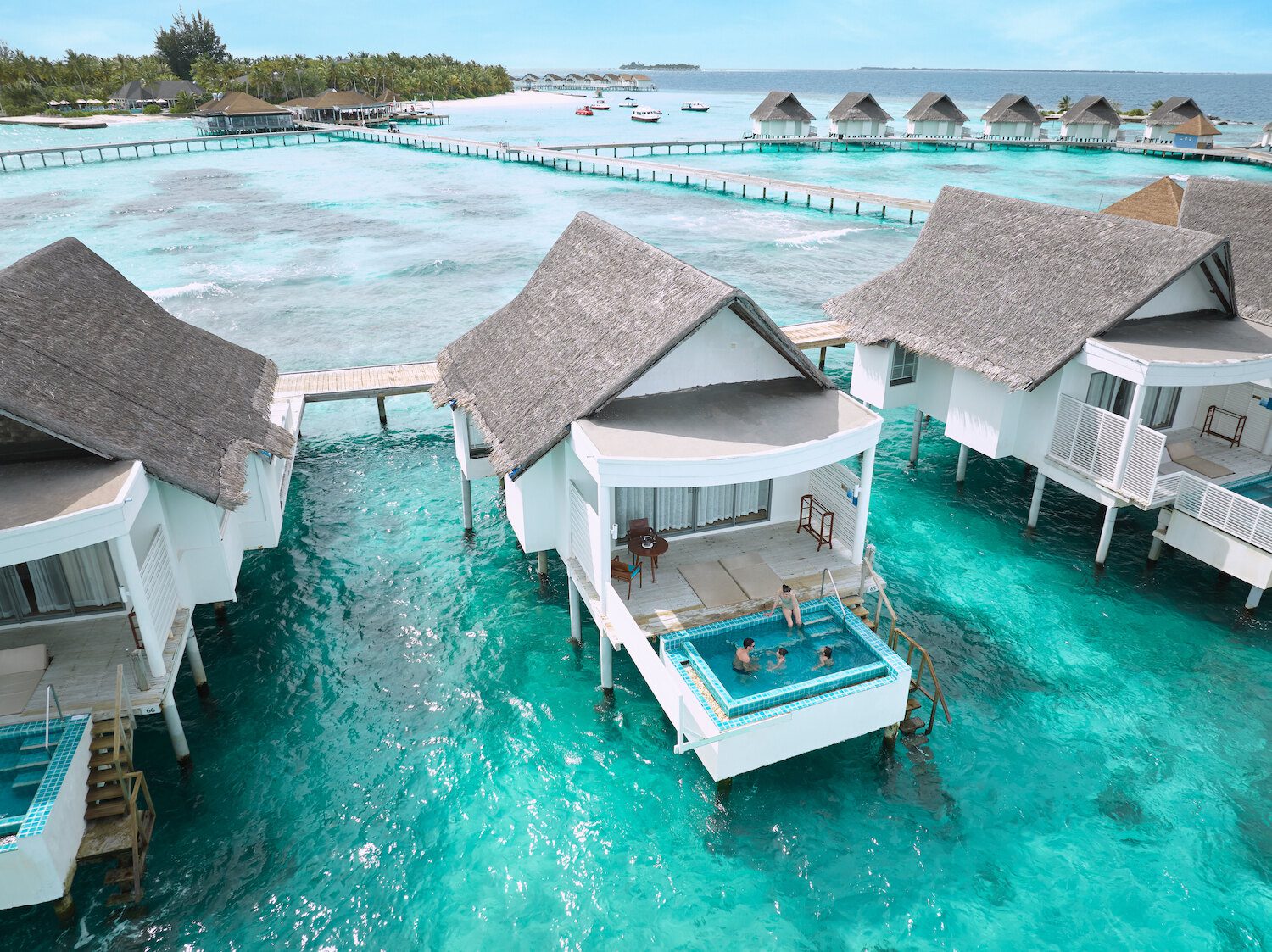 Machchafushi Island Resort & Spa Maldives 日落水上泳池別墅