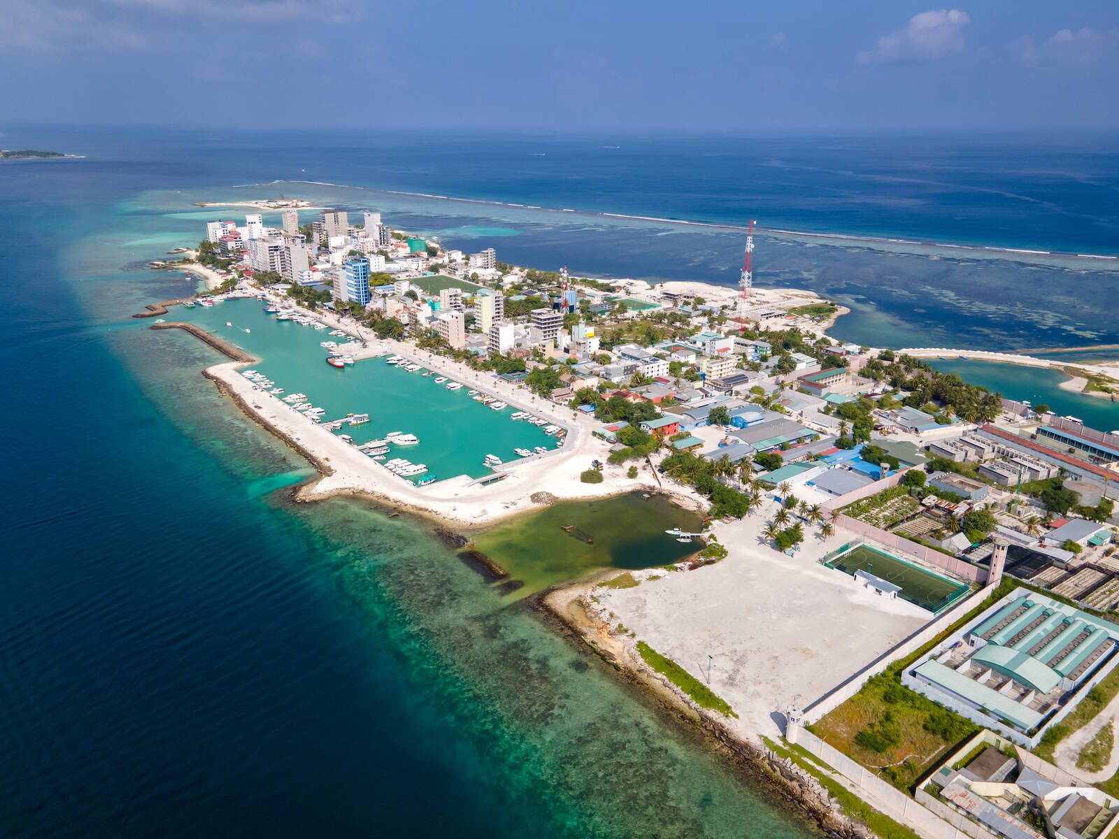 Maafushi 居民島聚落與港口空拍