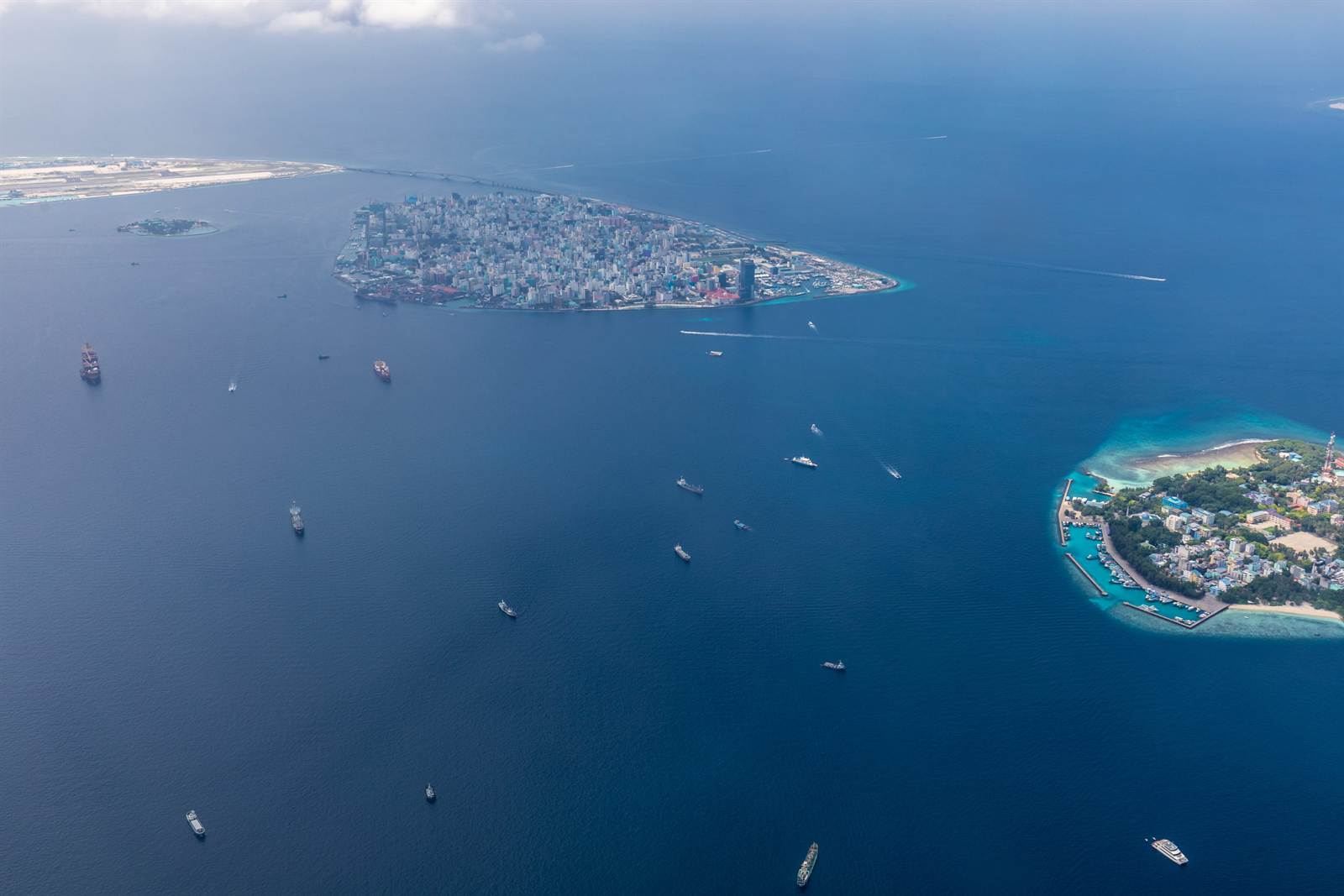 馬列島與 Velana 國際機場所在島嶼空拍