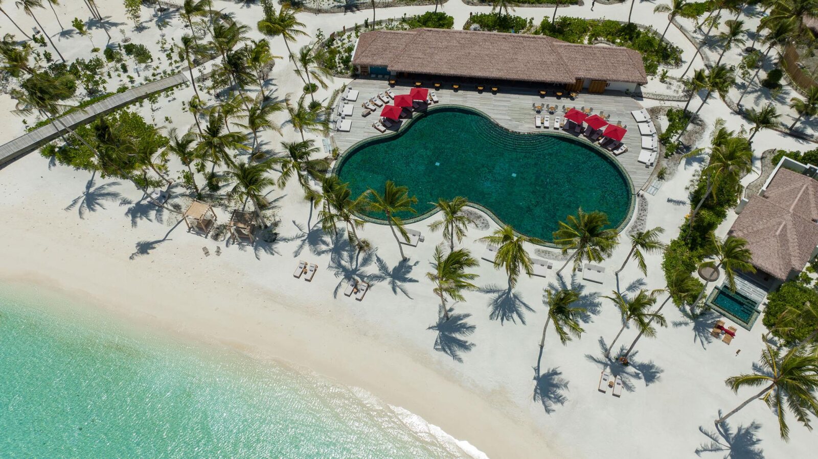 Meliá Whale Lagoon Maldives 泳池與海灘空拍
