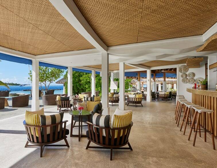 NH Maldives Kuda Rah Glow 池畔酒吧