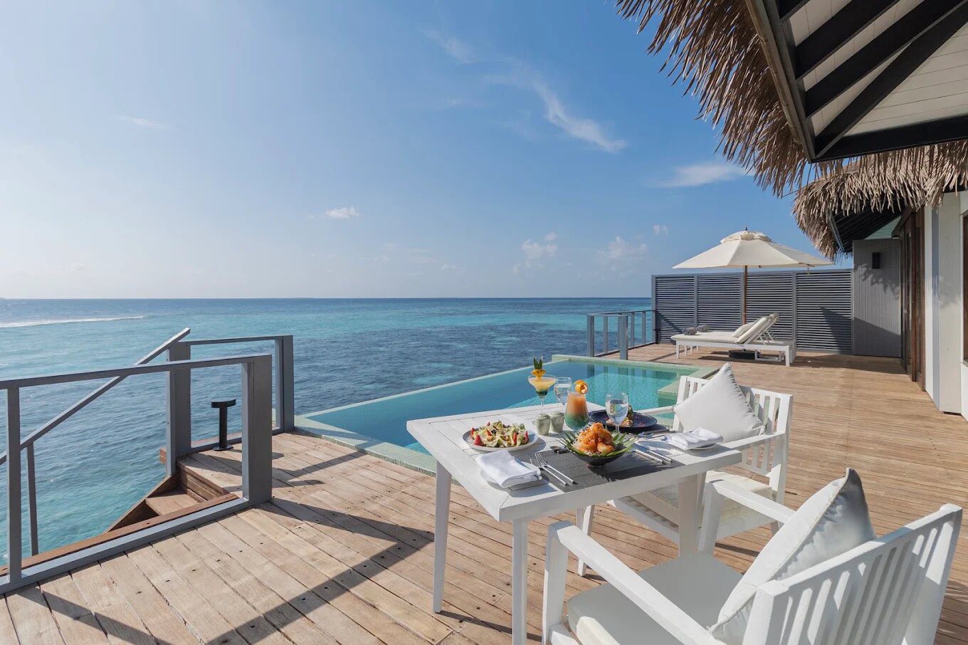 Noku Maldives 水上泳池別墅私人用餐平台