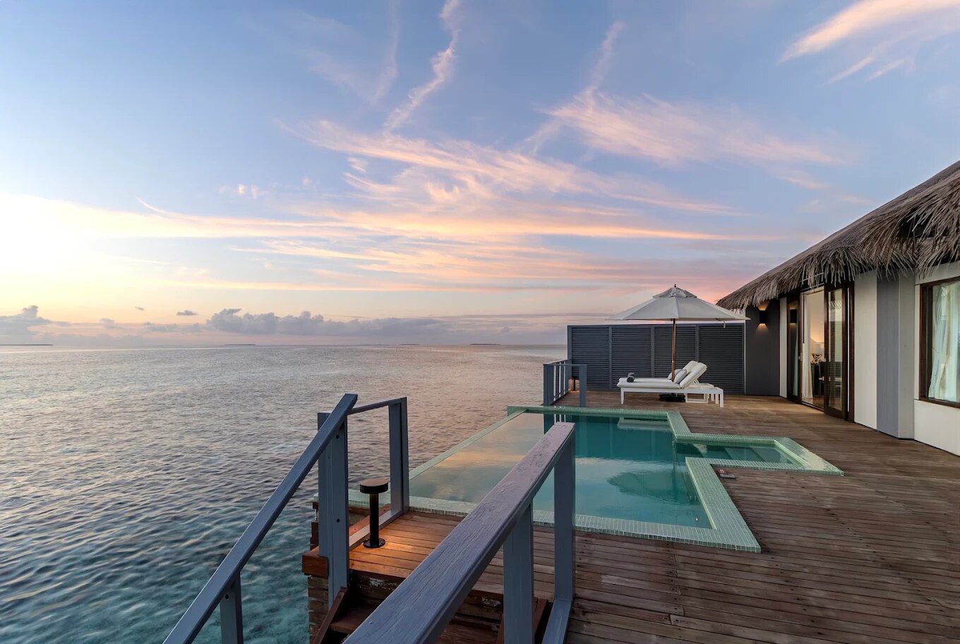 Noku Maldives 水上泳池別墅日落平台
