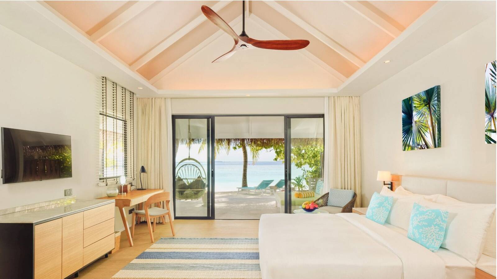 Nova Maldives 沙灘別墅臥室與海景