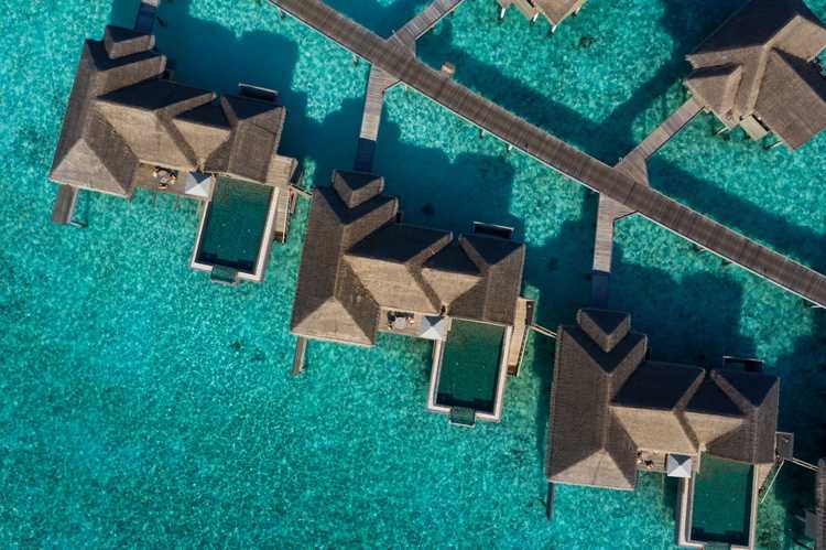 Over Water Pool Suite 海上泳池套房空拍