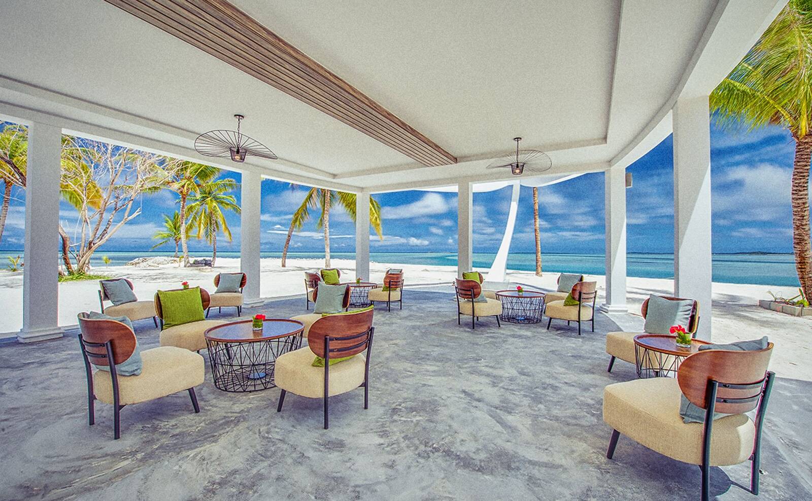 Rahaa Resort Dhirun Bar 面海用餐與休憩空間