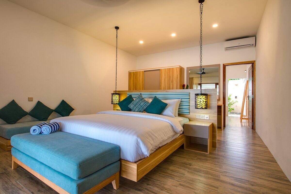 Rahaa Resort Lake View Villa 臥室與湖景