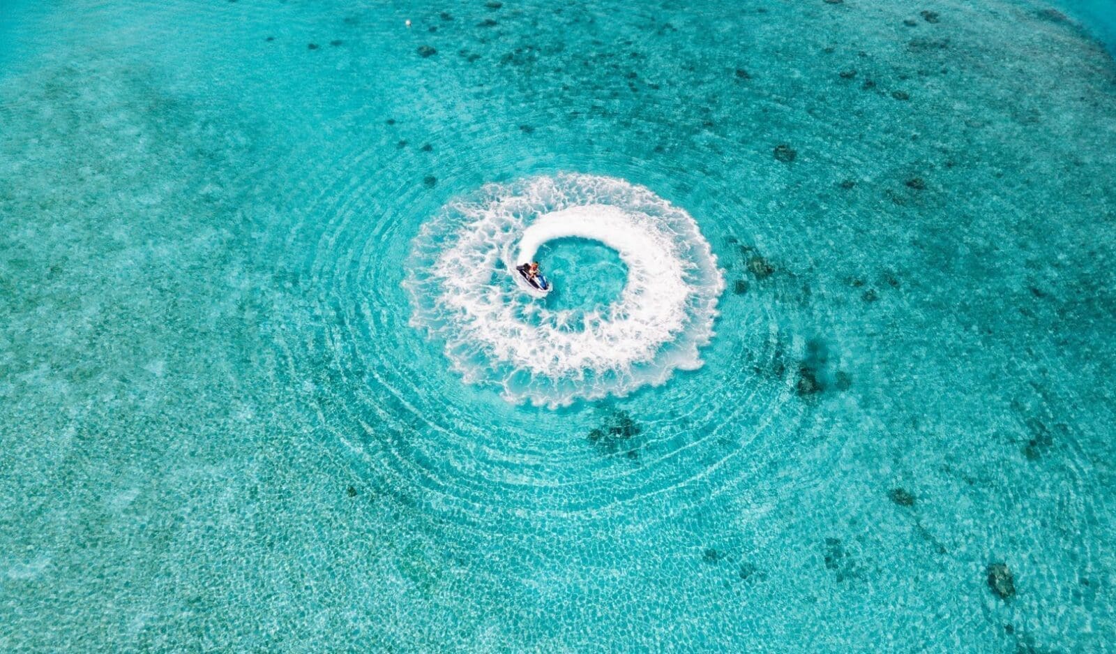 潟湖與水上涼亭空拍