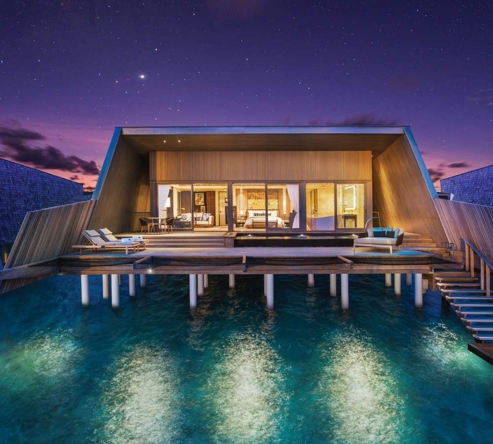 Overwater Villa with Pool 海上泳池別墅