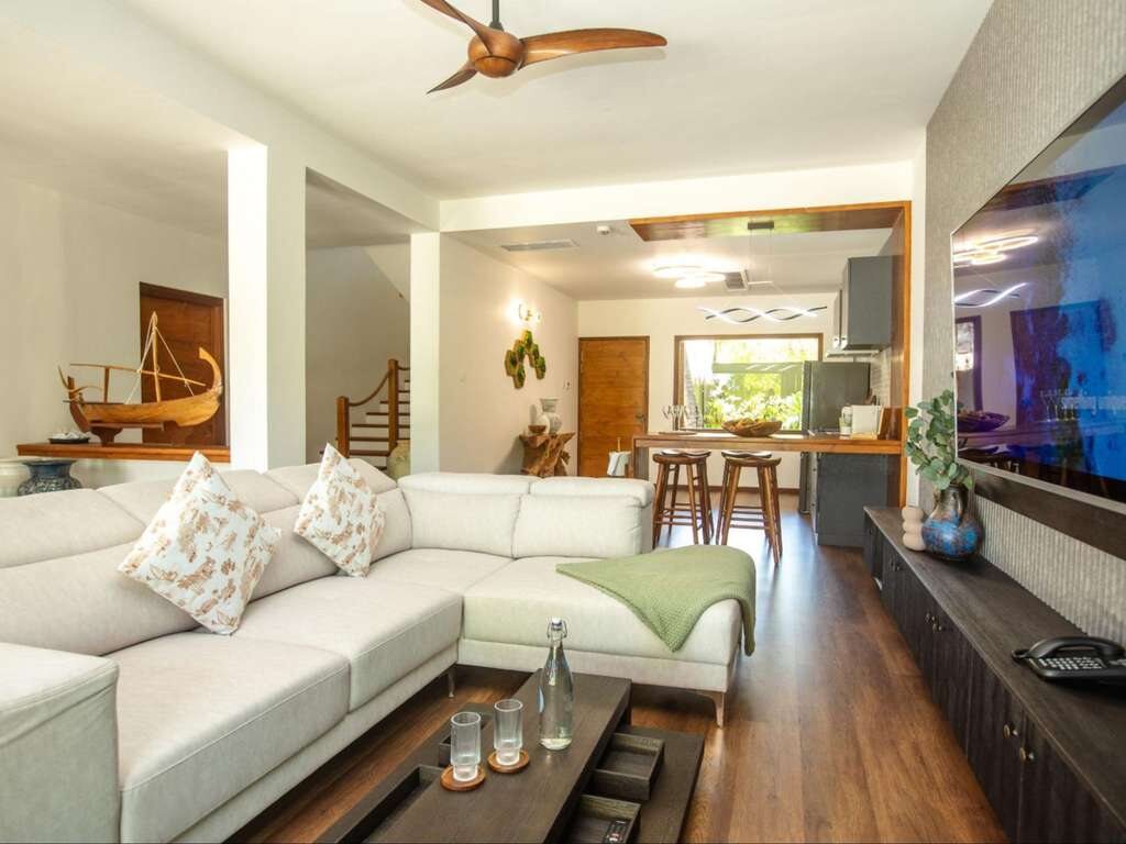 V Villas Maldives at Mirihi 多臥室套房起居空間