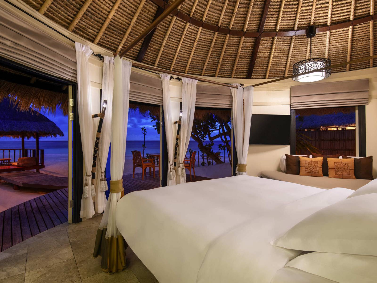 Banyan Tree Vabbinfaru Grand Beachfront Pool Villa 臥室與海景