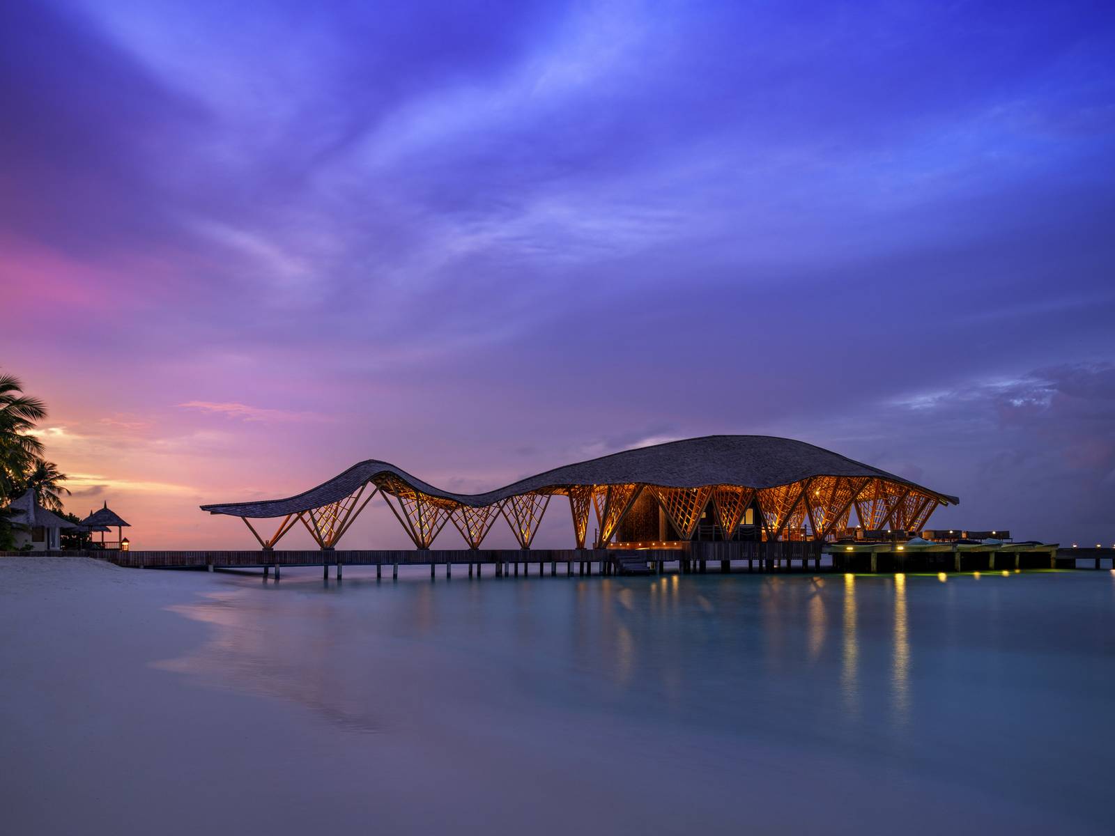 Banyan Tree Vabbinfaru Madi Hiyaa 水上餐廳日落外觀