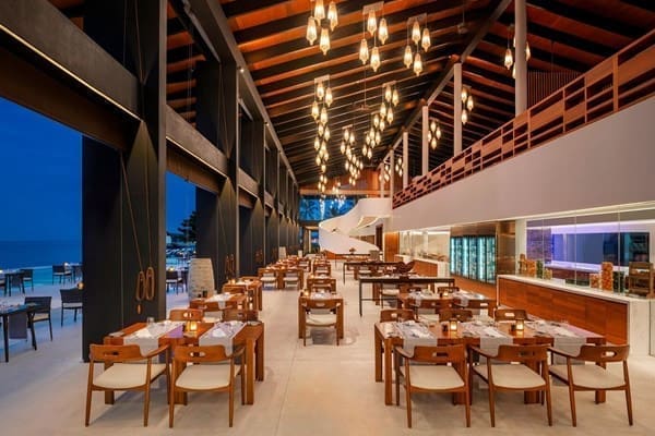 Island Kitchen 主餐廳