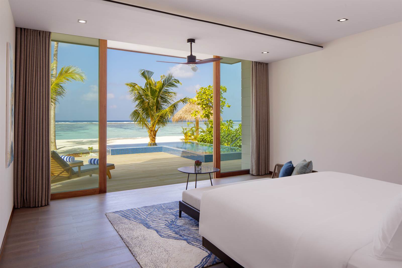 Radisson Blu Maldives 沙灘別墅主臥室與海景