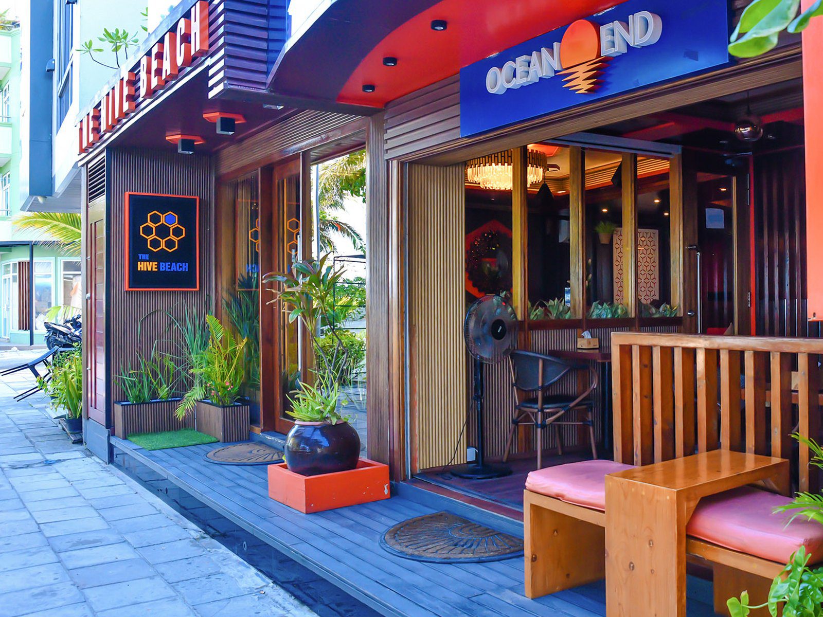 The Hive Beach 飯店入口外觀