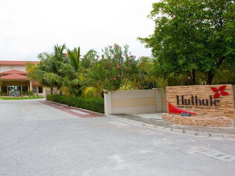 Hulhule Island Hotel 機場島飯店入口