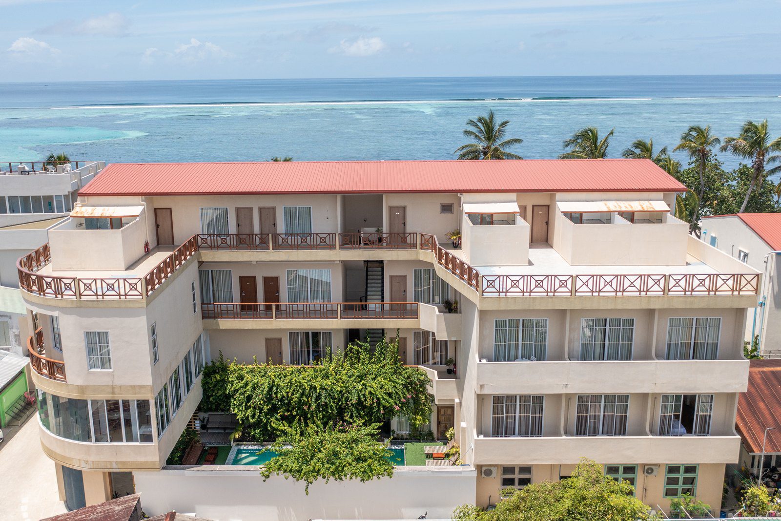 Maafushi 居民島 Rehendhi 中庭泳池飯店空拍