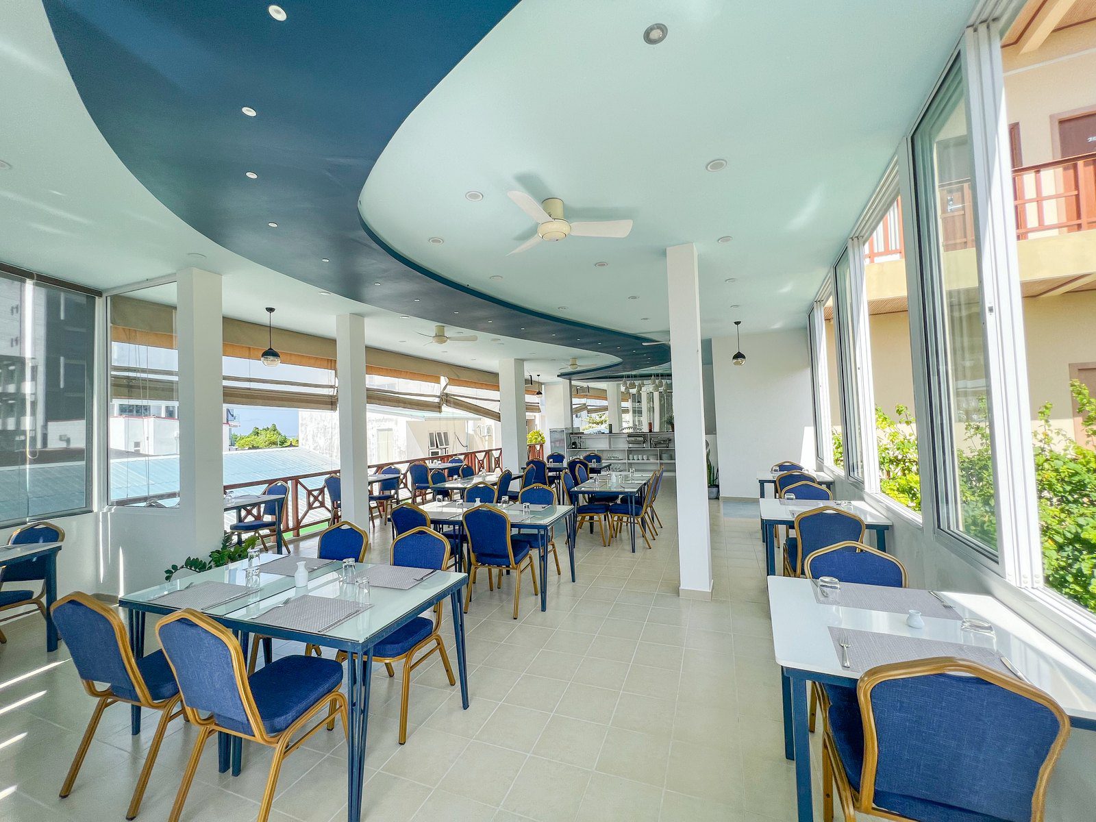 Rehendhi 中庭泳池飯店二樓餐廳