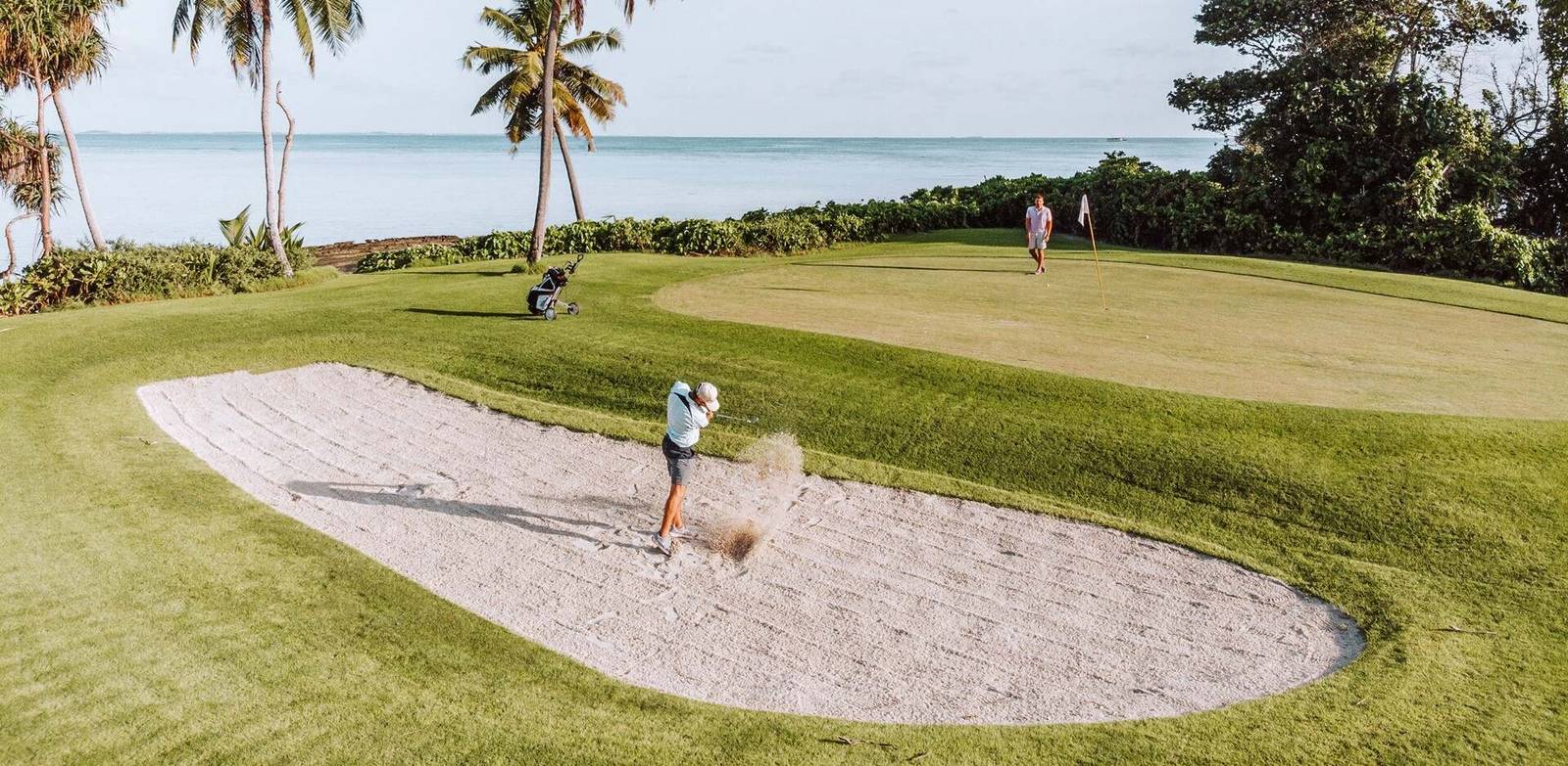 Shangri-La Villingili 9 洞高爾夫球場果嶺與沙坑