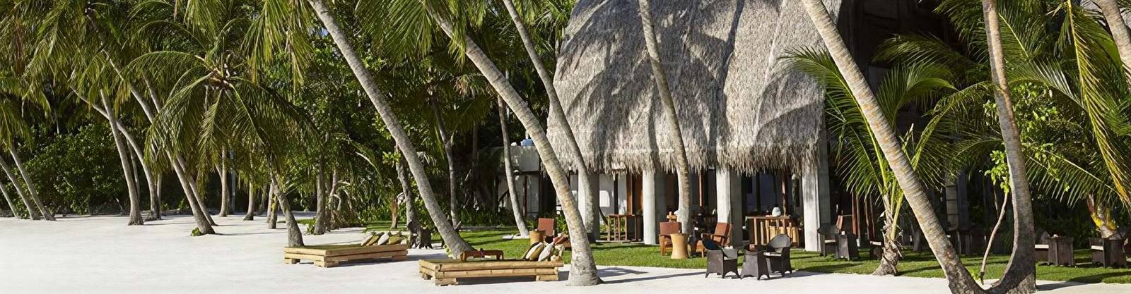 Shangri-La Villingili Manzaru 酒吧前的沙灘