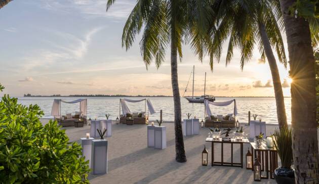 Shangri-La Villingili Manzaru 日落時段的戶外座位