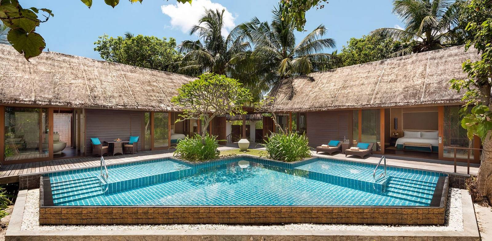 Shangri-La Villingili Two-Bedroom Beach Villa with Pool 兩棟臥室與中央泳池
